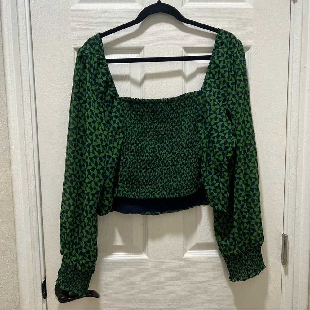 Abercrombie & Fitch Green Geometric Smocked Long Sleeve Crop Top - XL